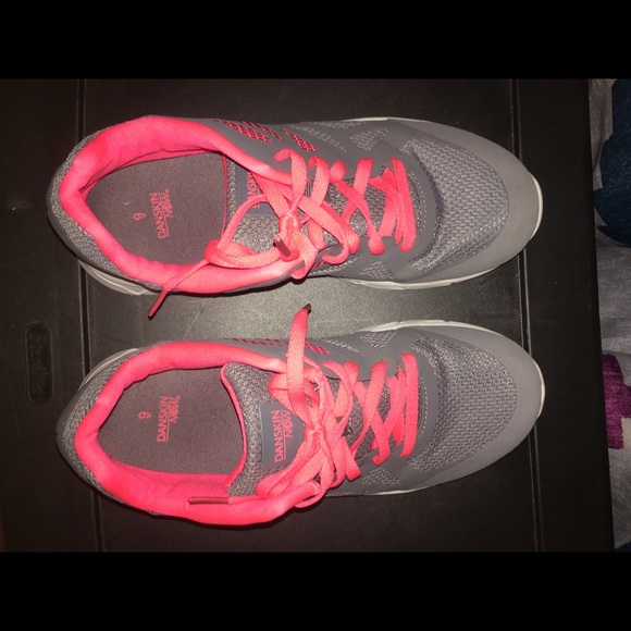 Women’s Tennis Shoes - Picture 3 of 3